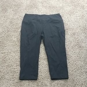 Cropped Torrid active leggings w/ pockets